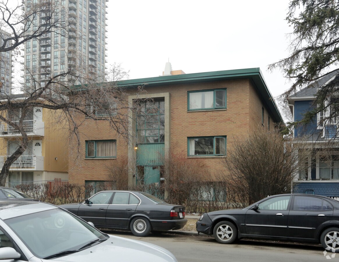 Photo - Peyto Apartments