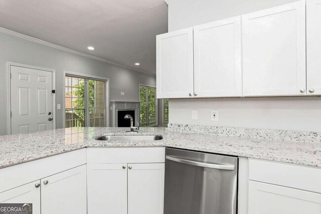 Photo - 66 Holly Rd NW