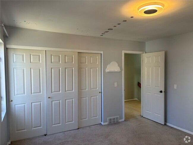 Building Photo - 2251 E Main St Rental