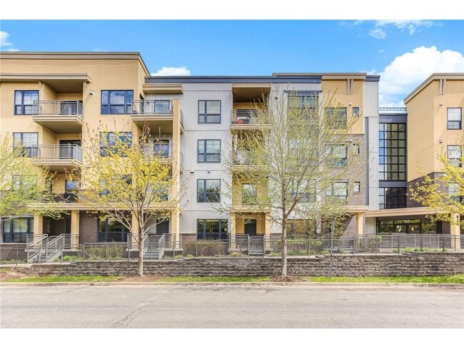 Building Photo - 820 Emerald St Unit 111
