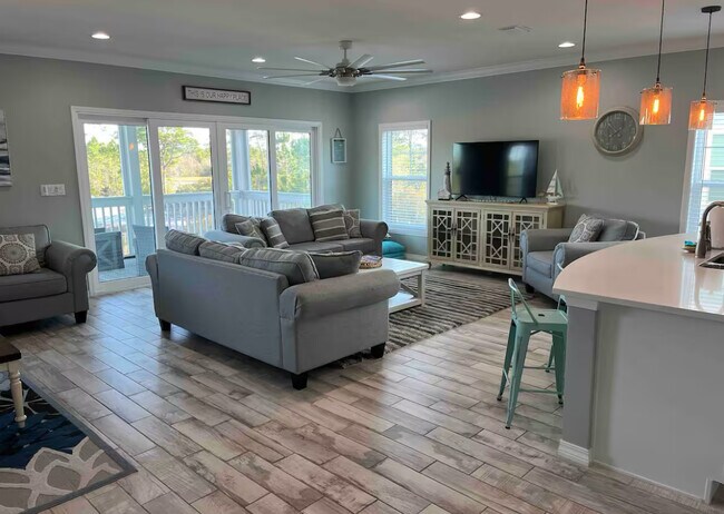 Photo - 6584 Carlinga Dr