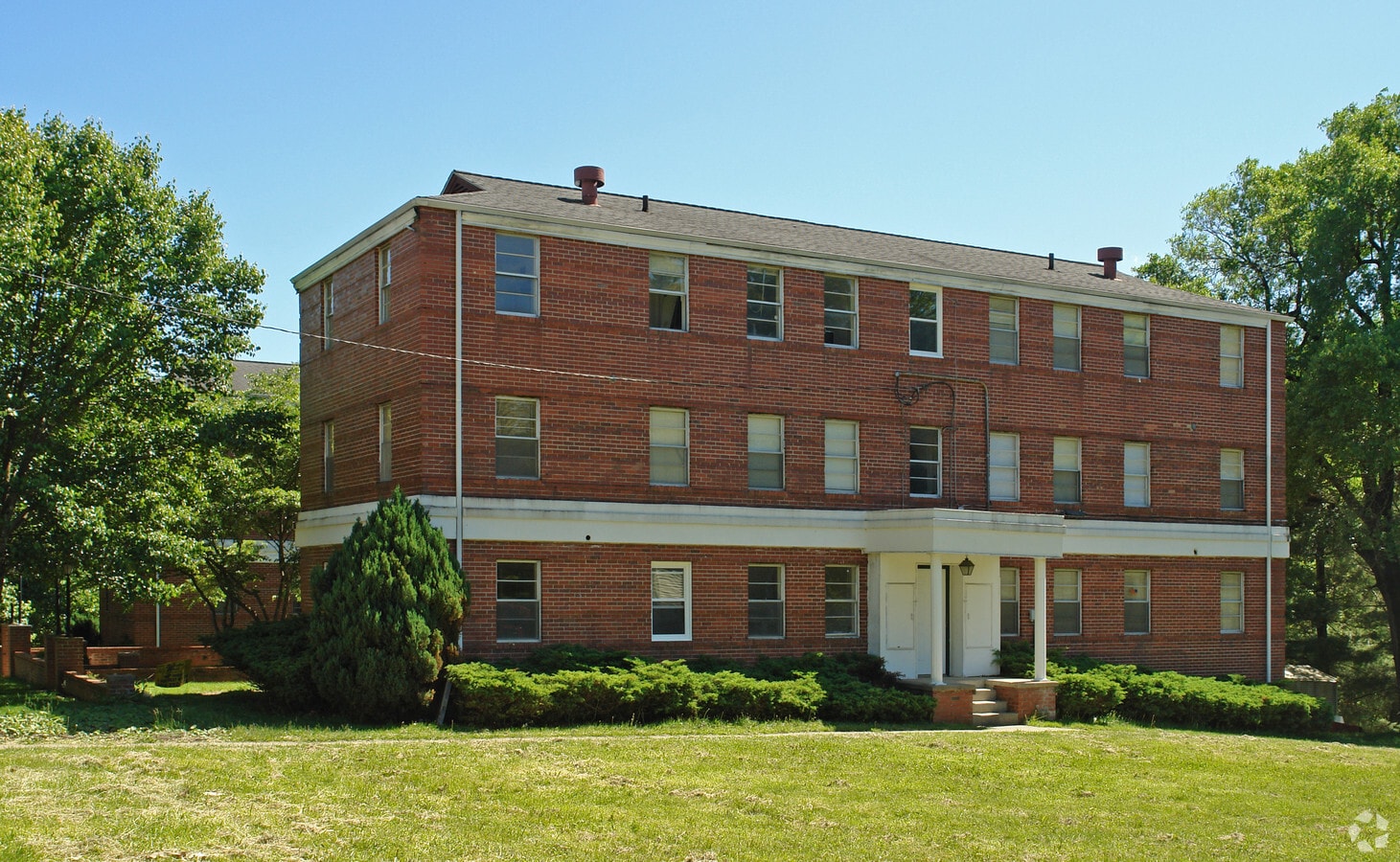 Woodlawn Terraces Apartments - Woodlawn Terraces Apartments