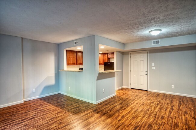 Photo - Oak Creek Apartments
