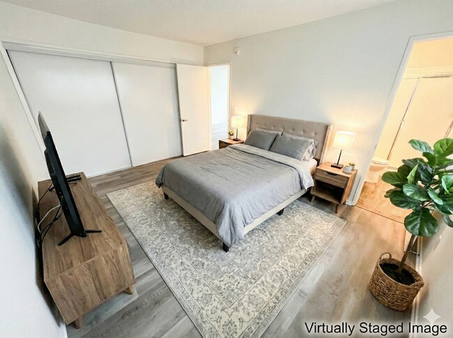 11118 Moorpark Apartments