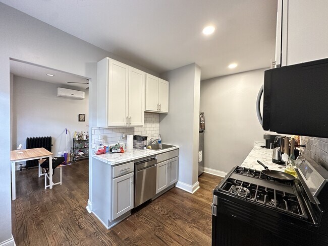 Photo - 6257 N Lakewood Ave Unit 2