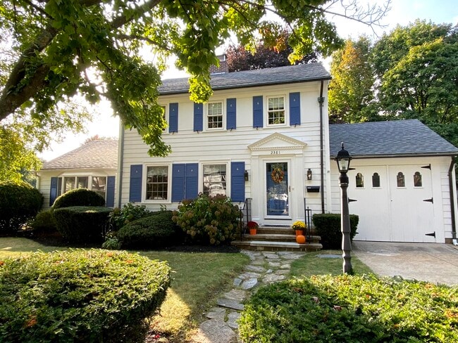 Building Photo - 2381 Cranston St