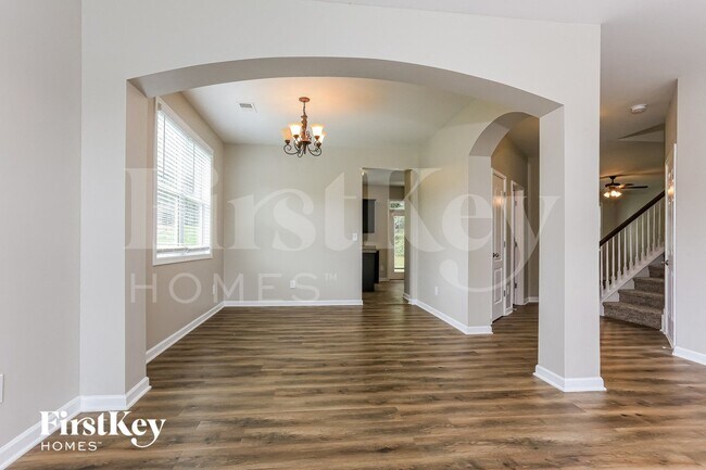 Photo - 447 Clapton Ct