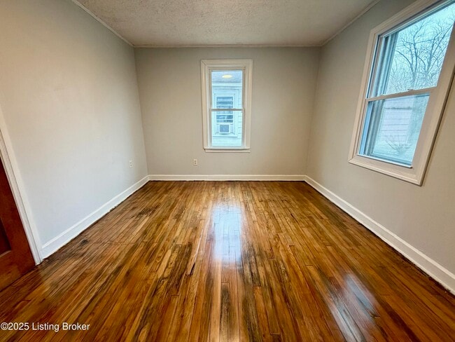 Photo - 1906 Hand Ave