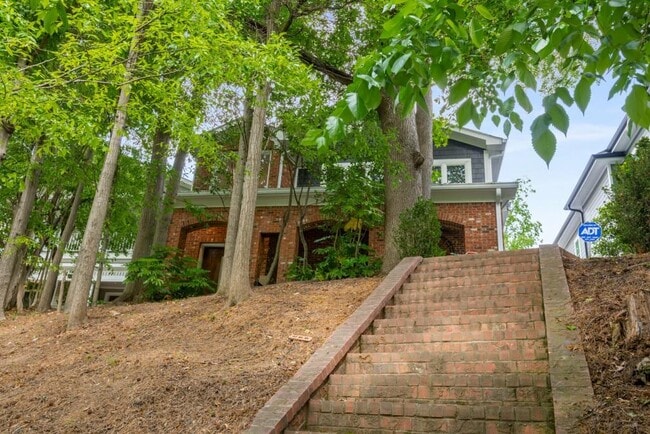 Photo - 827 Monroe Dr