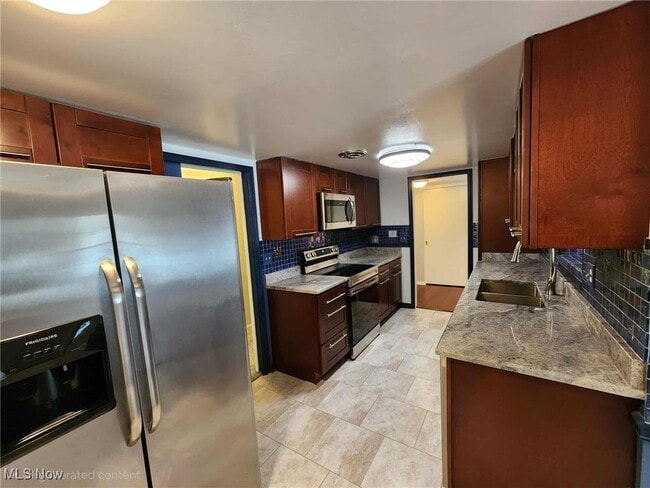 Photo - 6960 Carriage Hill Dr
