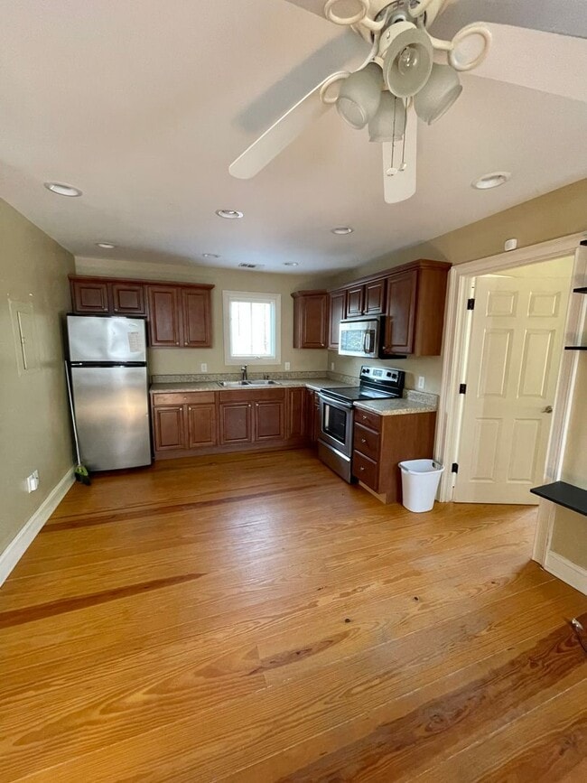 Photo - 1 Bedroom / 1 Bathroom Apartment – Walk to Forsyth Park