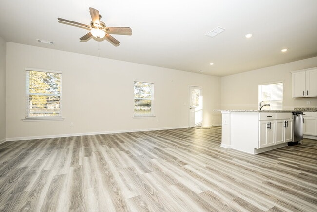 Photo - 295 Limestone Cir