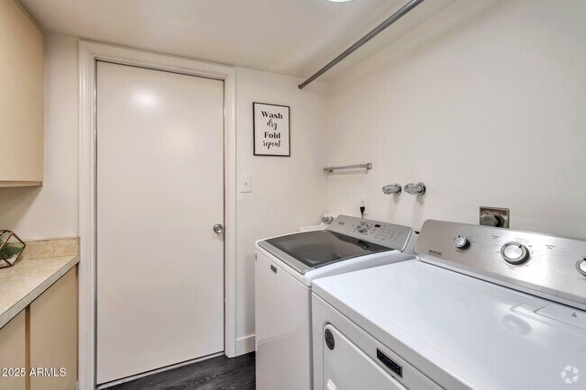 Building Photo - 2115 E Balboa Dr Rental