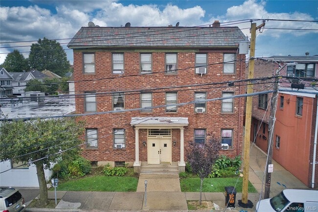 Building Photo - 203 Willis Ave Unit 1D