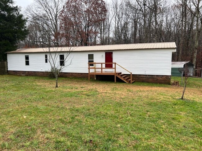 Building Photo - 2 Bed/2 Bath Home - Large Private Wooded Lot - Great Location - Large Covered Back Deck - Storage...
