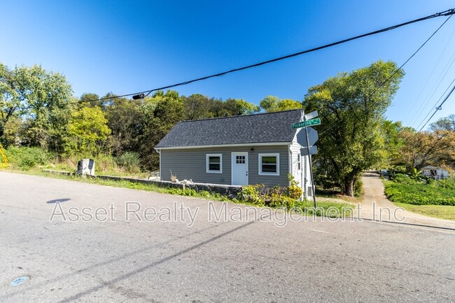 Photo - 128 Pickering St