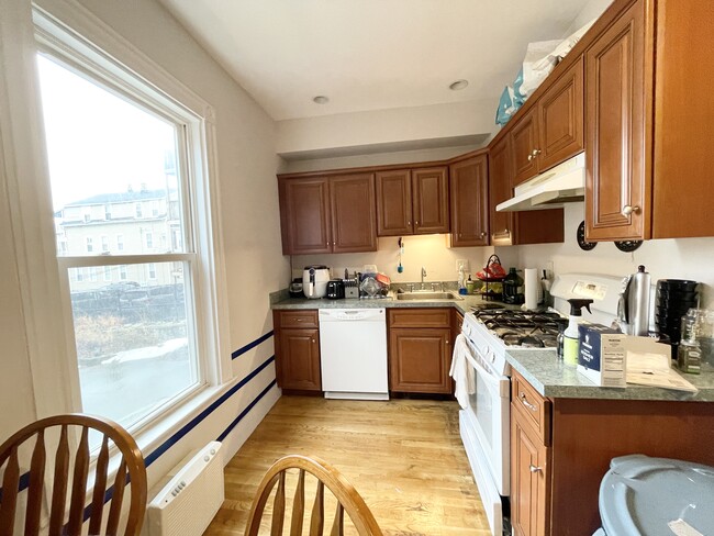 Building Photo - 22 Parker Hill Ave Unit 1