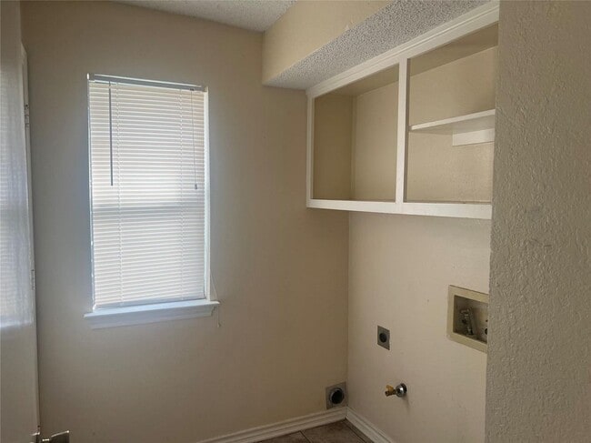 Photo - 1 Lakeway Dr Unit a