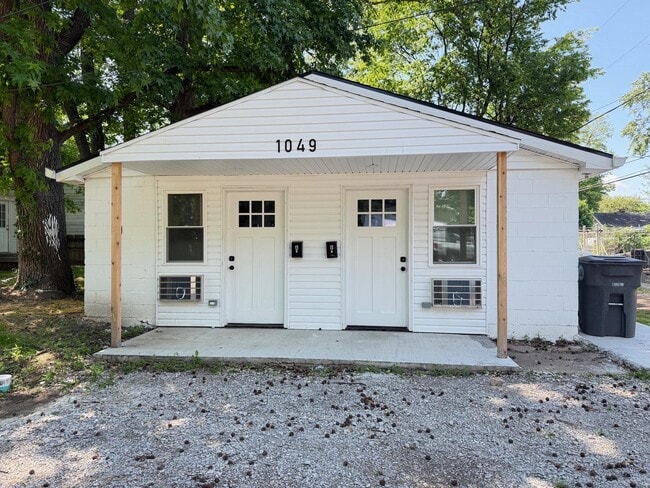 Photo - 1049 Seale Ave