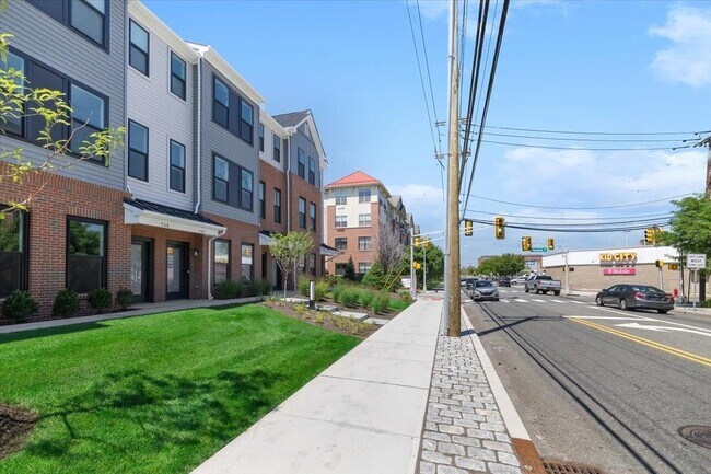Photo - 500 Willow St
