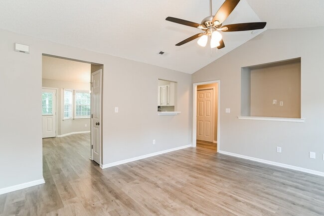 Photo - 3112 Queensdale Dr