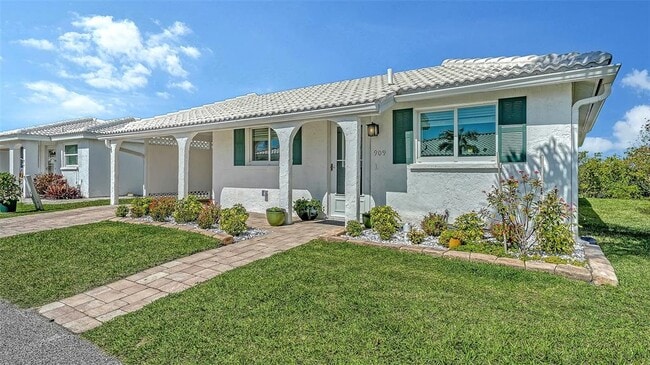 Photo - 909 Spanish Dr N