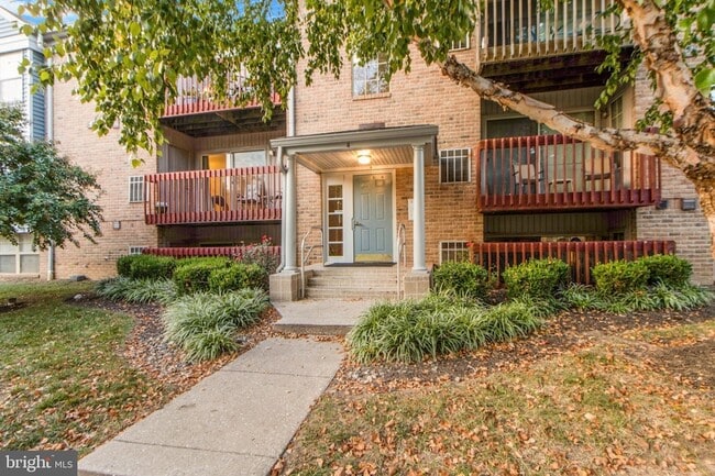 Building Photo - 4 Banyan Wood Ct Unit 201