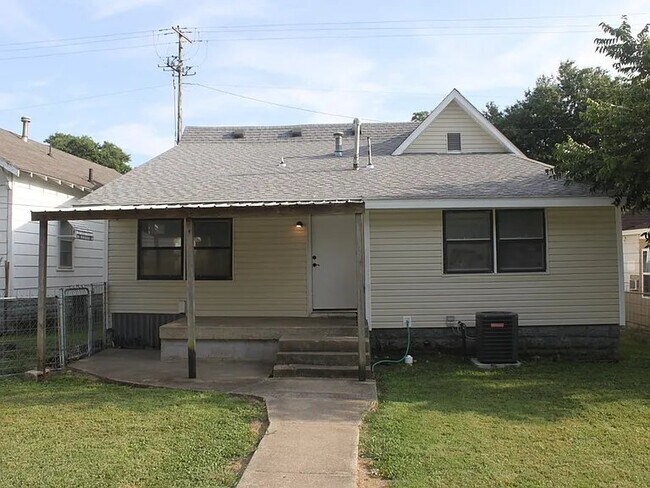 Photo - 808 W 4th St