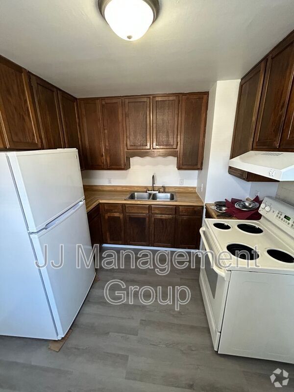 Building Photo - 1225 2nd St Unit Webster Apartments