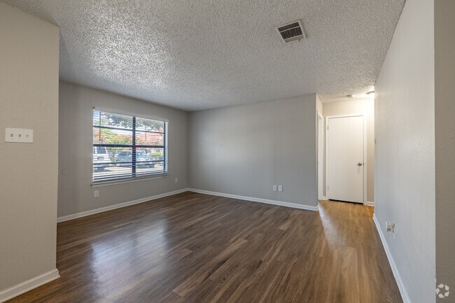 2BR, 2BA - 1,000SF Living