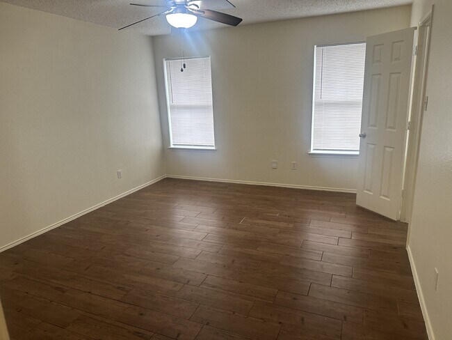 Photo - 8424 Cove Meadow Ln