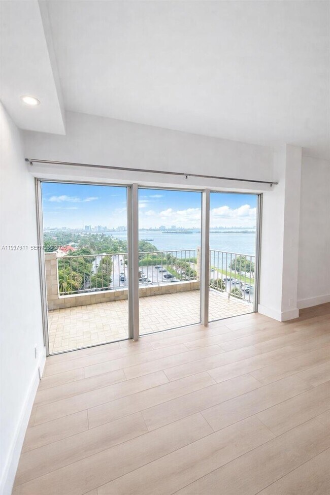 Photo - 880 NE 69th St Unidad 8M