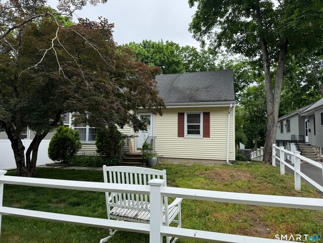 Building Photo - 17 Oenoke Pl