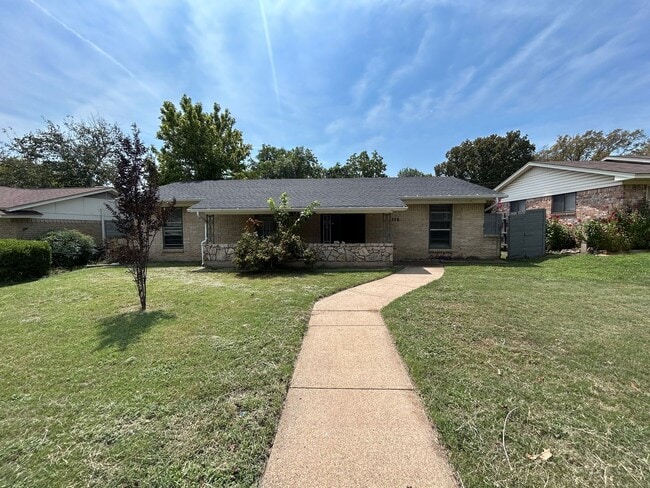 Photo - 334 Carder St