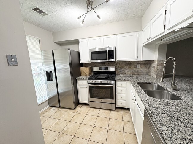 6646 Wellington Square