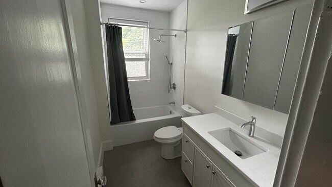 Photo - 8 Radcliffe Rd Unit #1