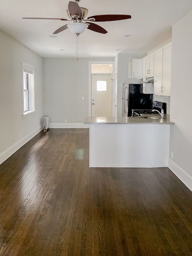 Photo - 5156 N Leavitt St Condo