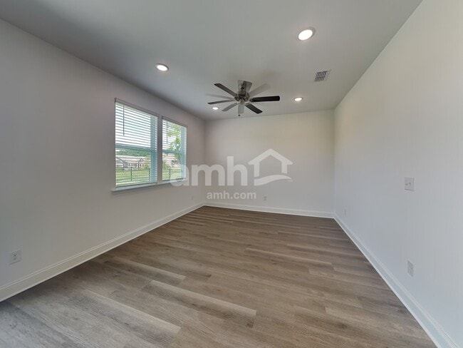 Photo - 1124 Livengood Wy