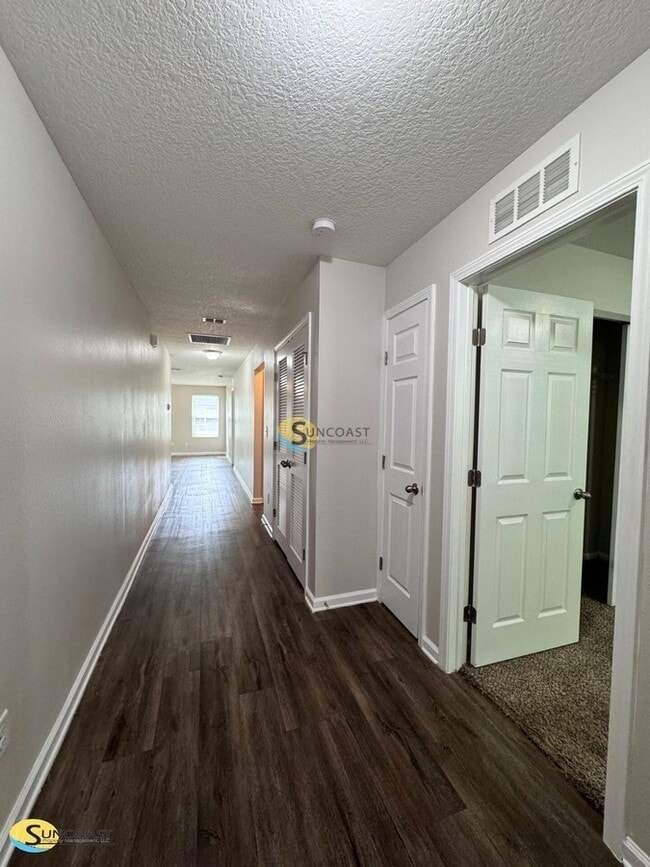 Photo - 8012 Hastings St