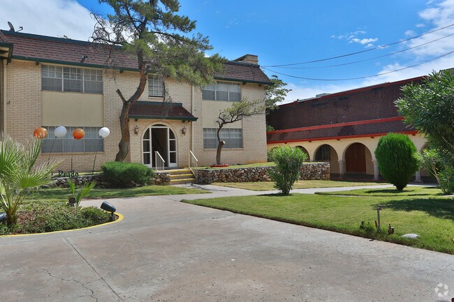 Del Prado Apartments - Del Prado Apartments
