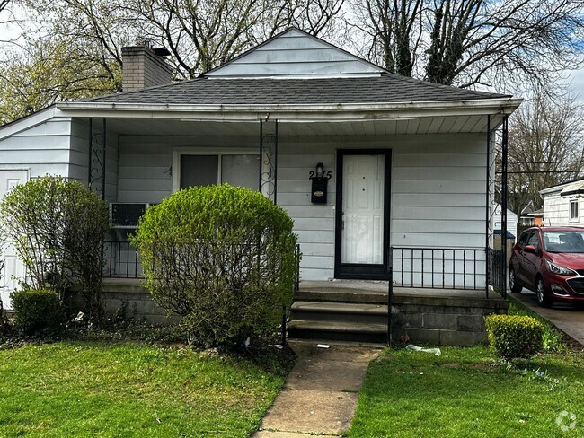 Building Photo - Great Home in Groose pointe