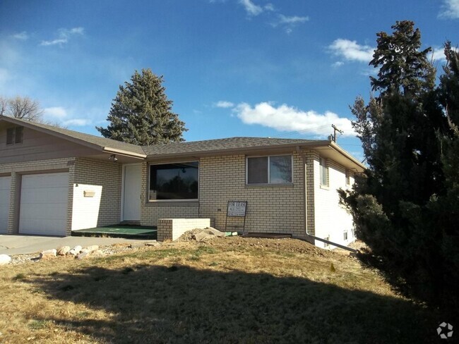 Building Photo - Lovely Duplex in Loveland: Your New Home A...