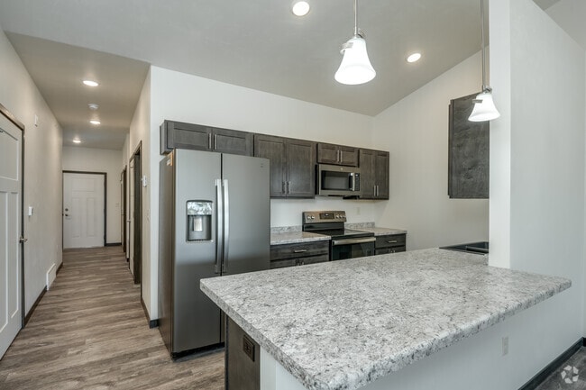 2 BR, 2 BA - 1,350SF