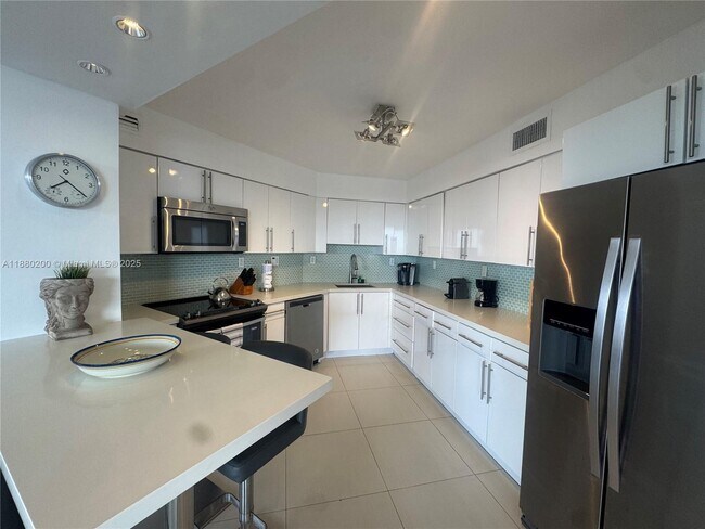 Photo - 5151 Collins Ave Unit 923