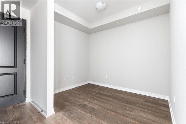 Photo - 870 Queenston Rd Unit 304