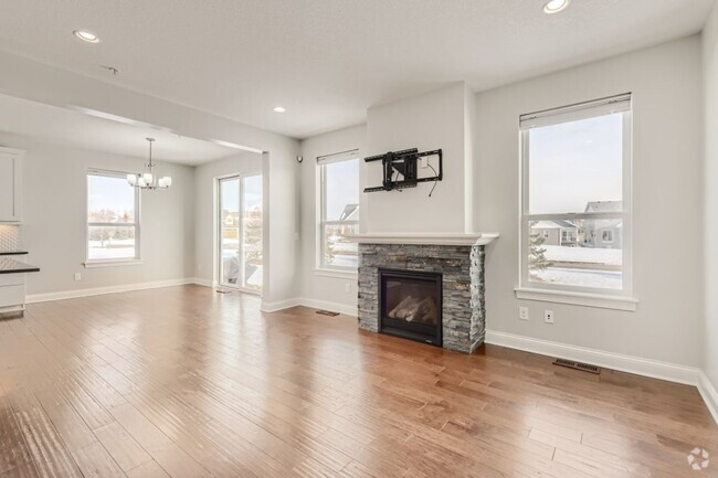 Building Photo - Spacious 4 Bedroom 4 Bath Townhome