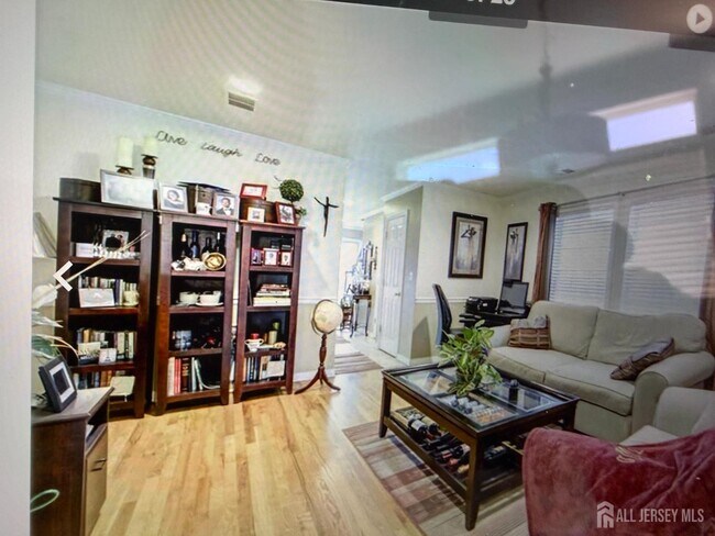 339 Jeffries St