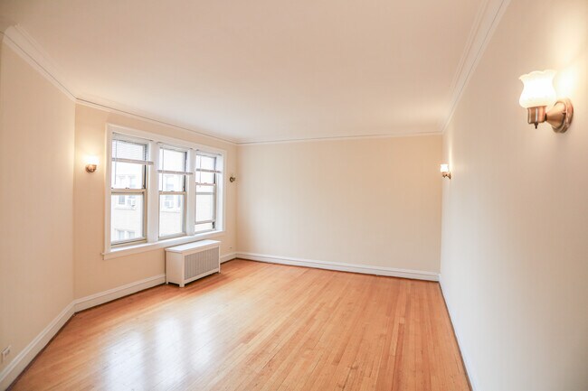 Photo - 7445 N Claremont Ave Unit #2B