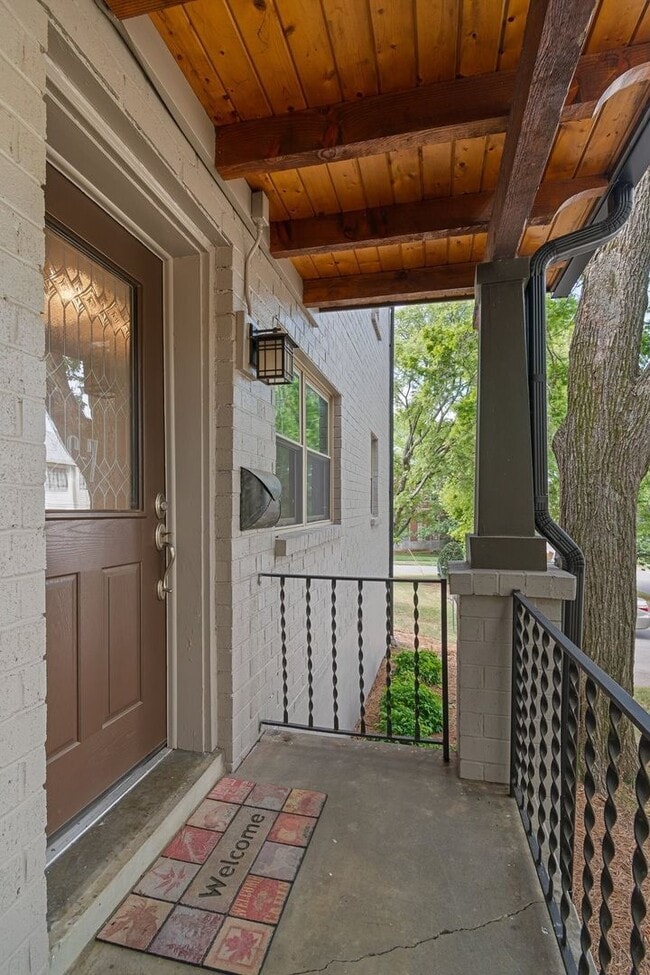 Photo - Chesterfield C-7 Unit Chesterfield C-7