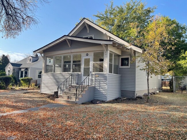 Building Photo - Pet Friendly 4 bedroom 1 bath